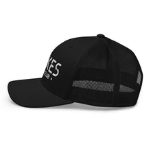 Load image into Gallery viewer, Gorra SPIKES trucker
